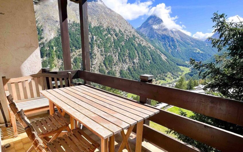 Geräumige 3.5 Zimmer im Haus Längfluh in der sonnigen Wildi.
