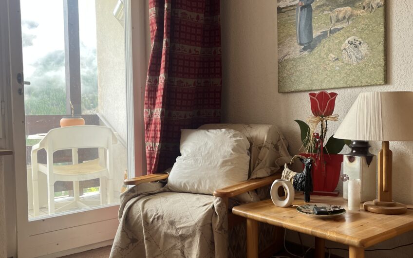 Geräumige 3.5 Zimmer im Haus Längfluh in der sonnigen Wildi.