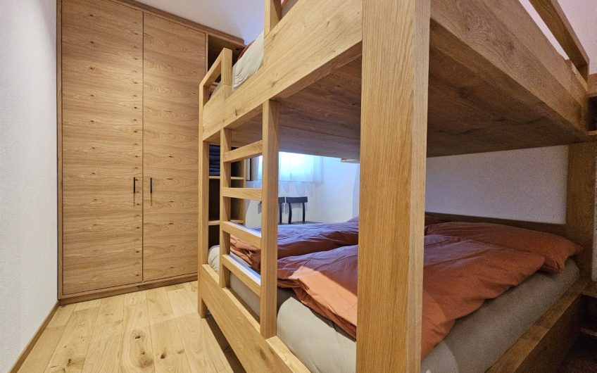 Silberdistel in der sonnigen Wildi Grossus Moos.