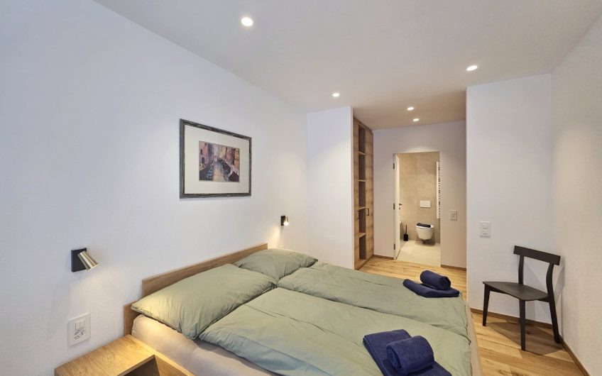 Silberdistel in der sonnigen Wildi Grossus Moos.