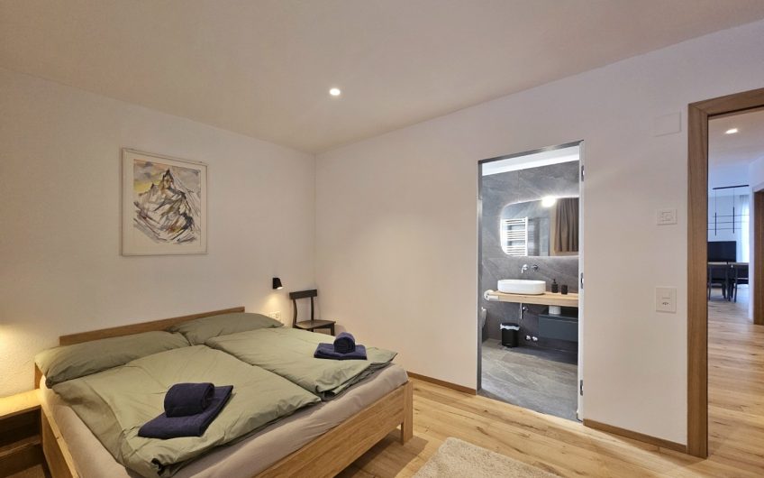 Silberdistel in der sonnigen Wildi Grossus Moos.