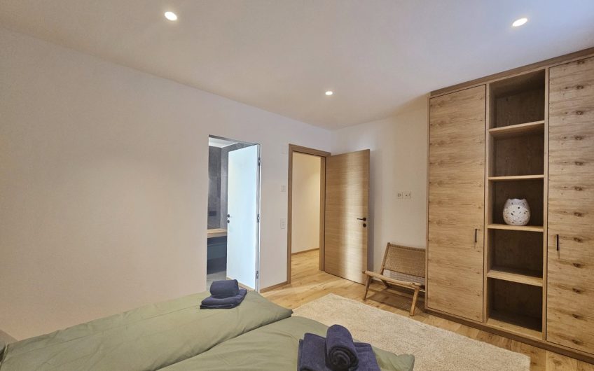 Silberdistel in der sonnigen Wildi Grossus Moos.