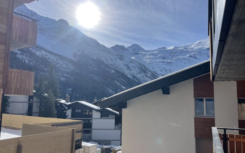 Residence Alphubel Peak – bewirtschaftete 3.5 Zimmerwohnung Nr. 3 mit Ost-und Südbalkon. Sichern Sie sich die letzte Wohnung in dieser Ueberbauung.