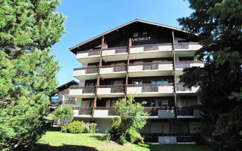 Everest renovierte 3.5 Zimmerwohnung mit Süd-und Westbalkon. Reserviert.