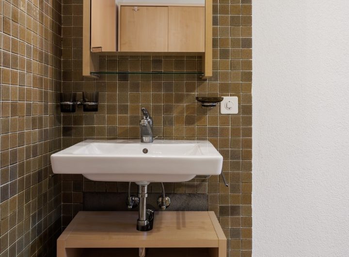 Everest renovated 3.5-room apartment with south- and west- facing balconies. Reserved