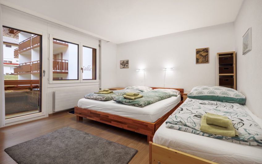 Everest renovated 3.5-room apartment with south- and west- facing balconies. Reserved