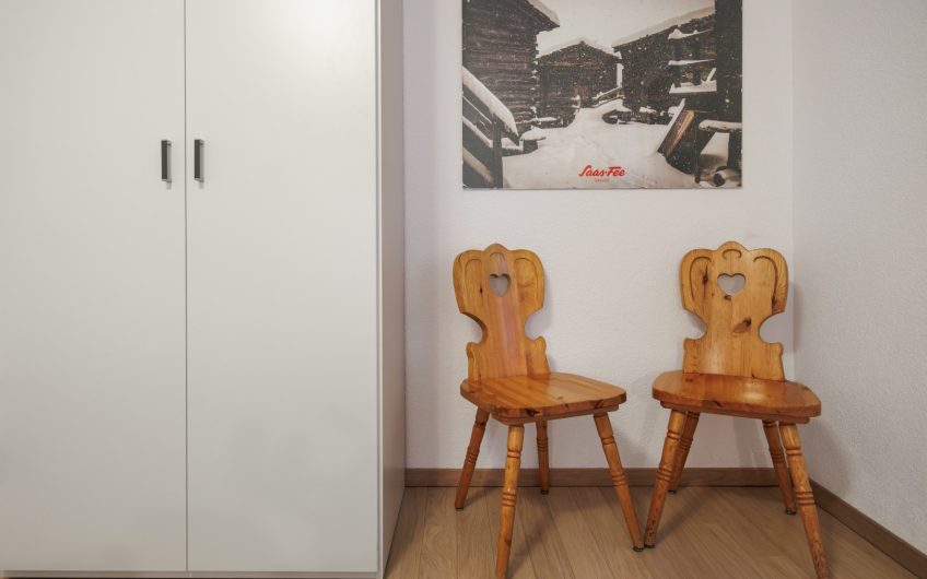 Everest renovated 3.5-room apartment with south- and west- facing balconies. Reserved