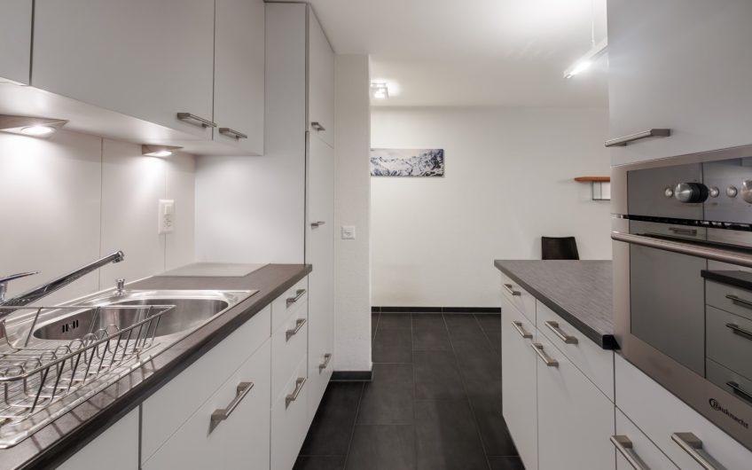 Everest renovierte 3.5 Zimmerwohnung mit Süd-und Westbalkon. Reserviert.