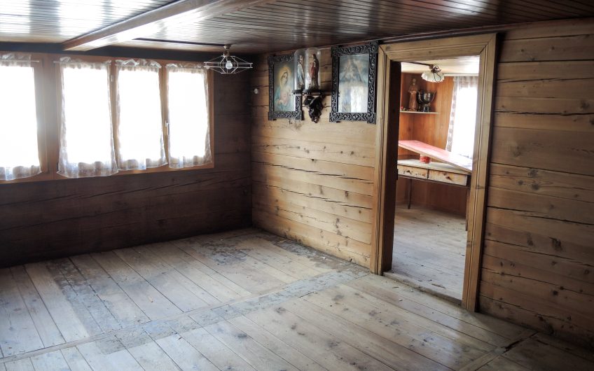 2 geräumige 2.5 Zimmerwohnungen in  Walliserhaus, aus dem Jahr 1903 im alten Saas-Grund.