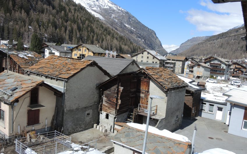 2 geräumige 2.5 Zimmerwohnungen in  Walliserhaus, aus dem Jahr 1903 im alten Saas-Grund.