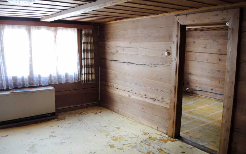 2 geräumige 2.5 Zimmerwohnungen in  Walliserhaus, aus dem Jahr 1903 im alten Saas-Grund.