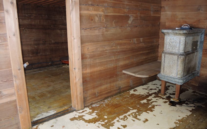 2 geräumige 2.5 Zimmerwohnungen in  Walliserhaus, aus dem Jahr 1903 im alten Saas-Grund.