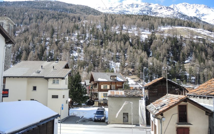 2 geräumige 2.5 Zimmerwohnungen in  Walliserhaus, aus dem Jahr 1903 im alten Saas-Grund.