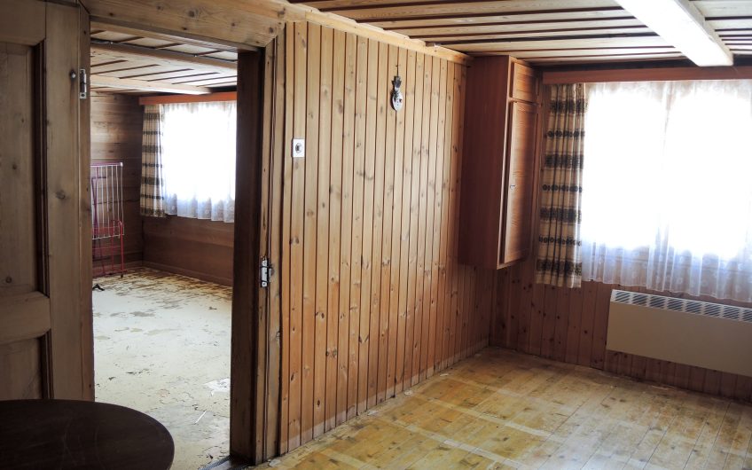 2 geräumige 2.5 Zimmerwohnungen in  Walliserhaus, aus dem Jahr 1903 im alten Saas-Grund.