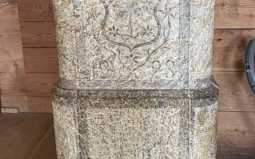 2 geräumige 2.5 Zimmerwohnungen in  Walliserhaus, aus dem Jahr 1903 im alten Saas-Grund.