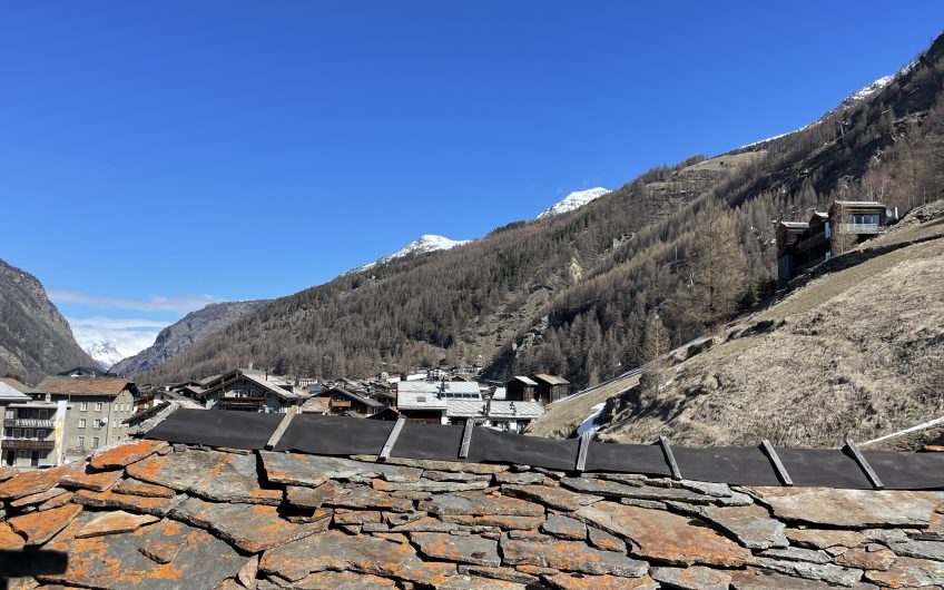 Geräumige 2.5 Zimmerwohnungen in  Walliserhaus, aus dem Jahr 1903 im alten Saas-Grund.