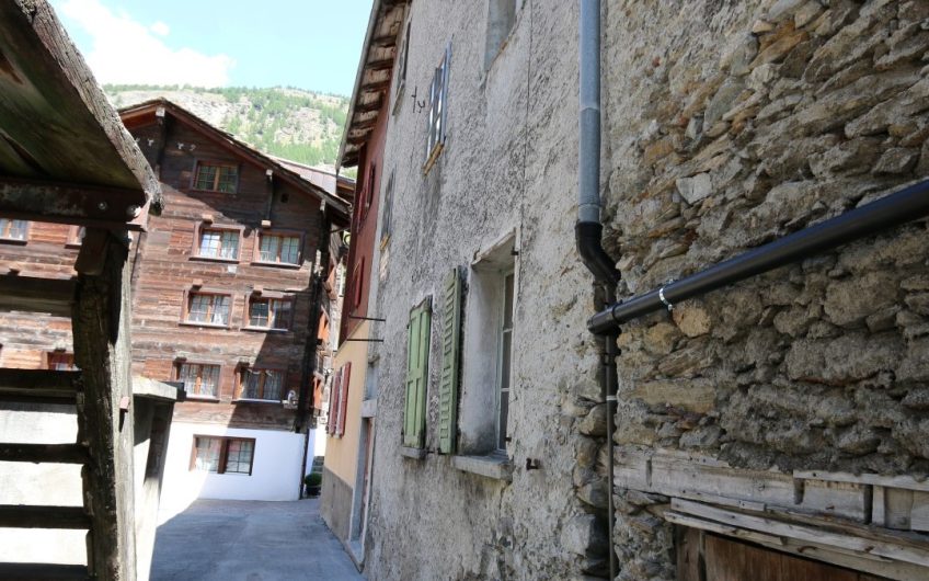 2.5 Zimmerwohnung im alten Café du DOME in Saas-Grund VS.