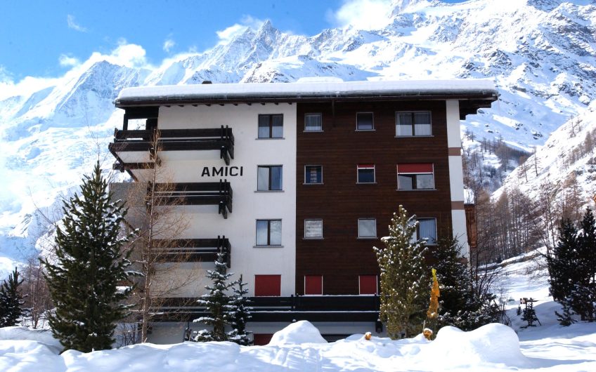 Amici 2.5 Zimmerwohnung im 3. Stock – Ski in. Verkauf an die höchstbietende Partei. Verkauft.