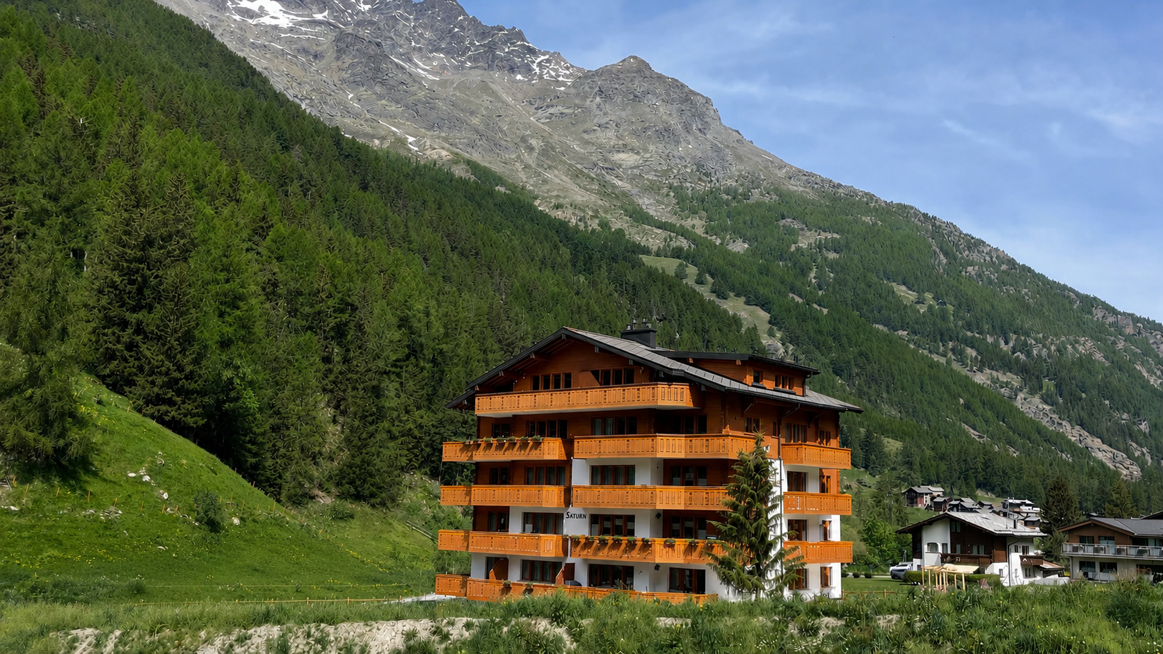 Modern 4.5-room apartment with unobstructed views. 3rd floor, south-east facing, with morning and afternoon sun