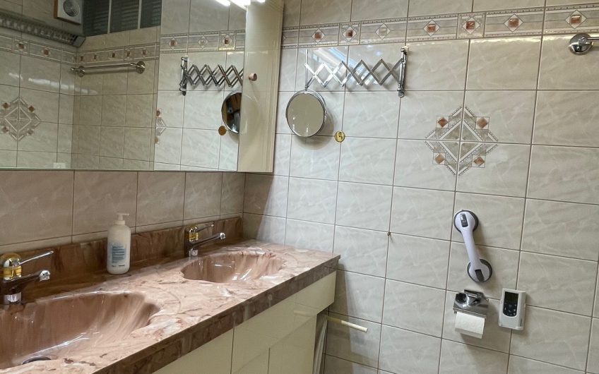 Lage – Lage – Lage! Sehr geräumige 3.5 Zimmerwohnung beim Alpin Express. Reserviert.