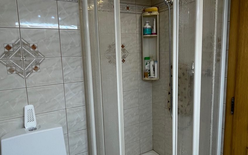 Lage – Lage – Lage! Sehr geräumige 3.5 Zimmerwohnung beim Alpin Express. Reserviert.