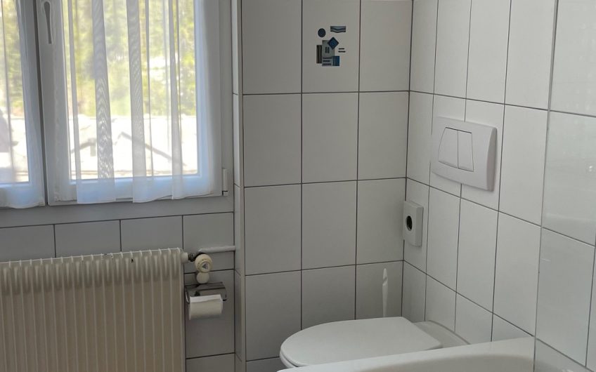 Lage – Lage – Lage! Sehr geräumige 3.5 Zimmerwohnung beim Alpin Express. Reserviert.