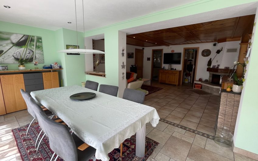 Lage – Lage – Lage! Sehr geräumige 3.5 Zimmerwohnung beim Alpin Express. Reserviert.