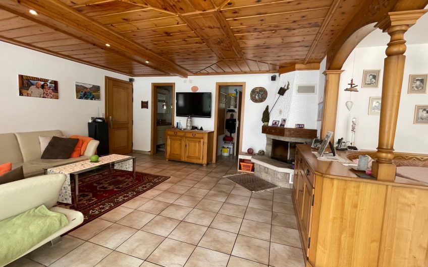 Lage – Lage – Lage! Sehr geräumige 3.5 Zimmerwohnung beim Alpin Express. Reserviert.