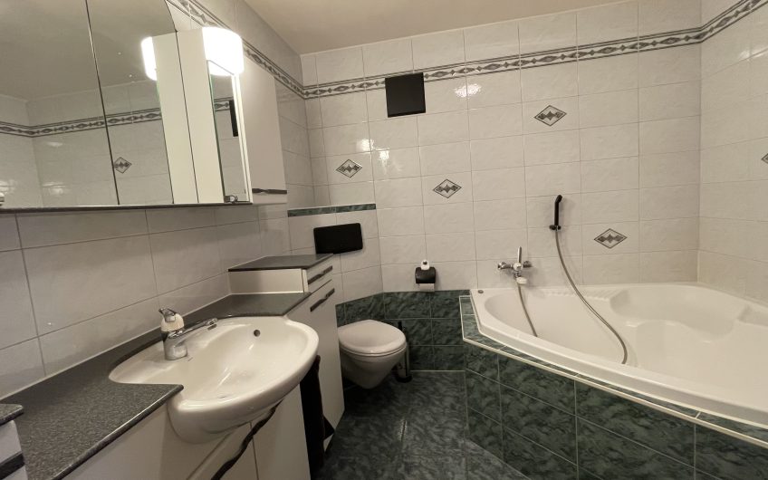 Modern 4.5-room apartment with unobstructed views. 3rd floor, south-east facing, with morning and afternoon sun