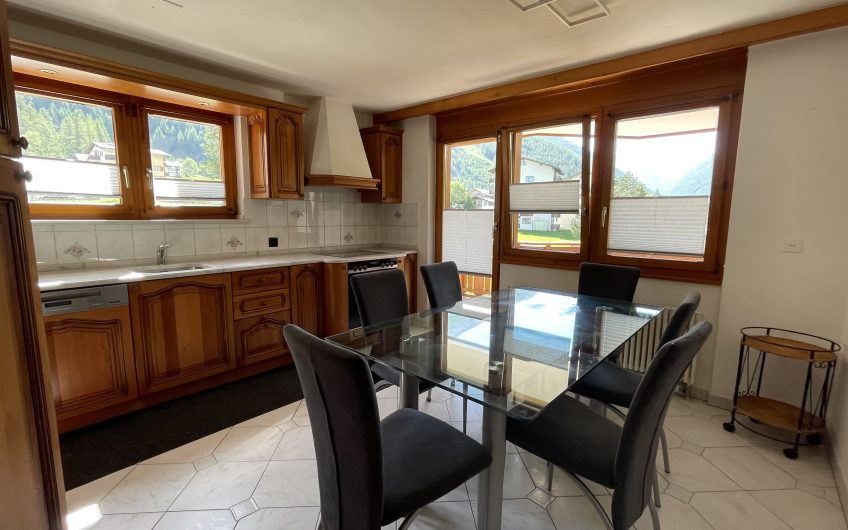 Modern 4.5-room apartment with unobstructed views. 3rd floor, south-east facing, with morning and afternoon sun