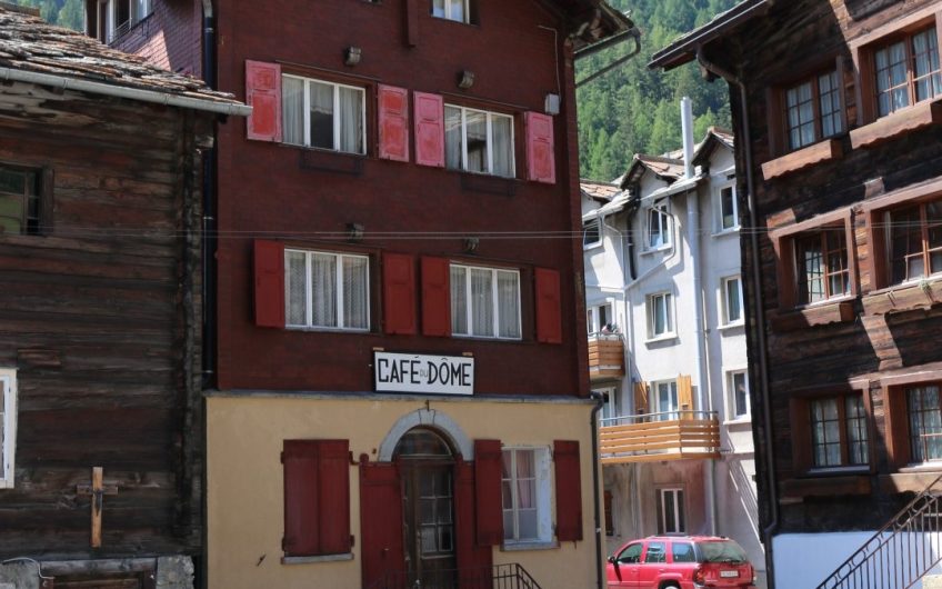 Penthouse studio in the former Café du DOME in Saas-Grund, Valais