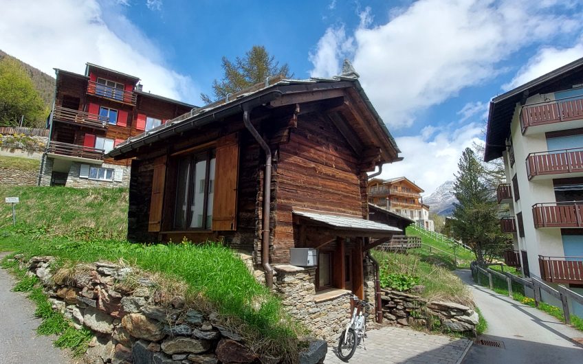 Nigelnagelneues Bijou in der sonnigen Wildi in Saas-Fee. Hauptwohnsitz = Wohn-und Steuersitz Saas-Fee.