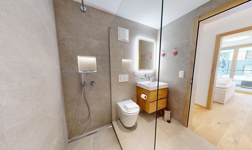 Residence Alphubel Peak – bewirtschaftete 3.5 Zimmerwohnung Nr. 3 mit Ost-und Südbalkon. Sichern Sie sich die letzte Wohnung in dieser Ueberbauung.