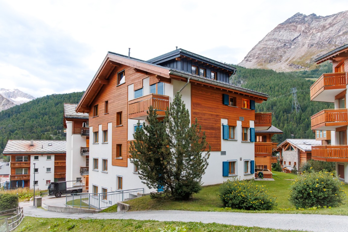Dominic A Topfloor apartment with open views. Ski-in-Ski out.