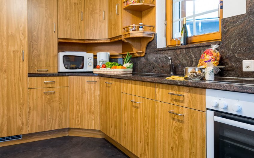 Moderne 6.5 Zimmerwohnung mit Garten und einzigartigem Panoramablick und Sonne von morgens bis anbends.