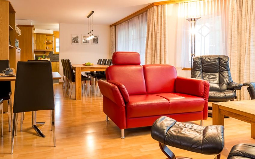 Moderne 6.5 Zimmerwohnung mit Garten und einzigartigem Panoramablick und Sonne von morgens bis anbends.