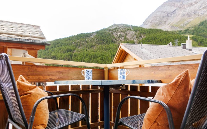 Dominic A Topfloor apartment with open views. Ski-in-Ski out. Sold!