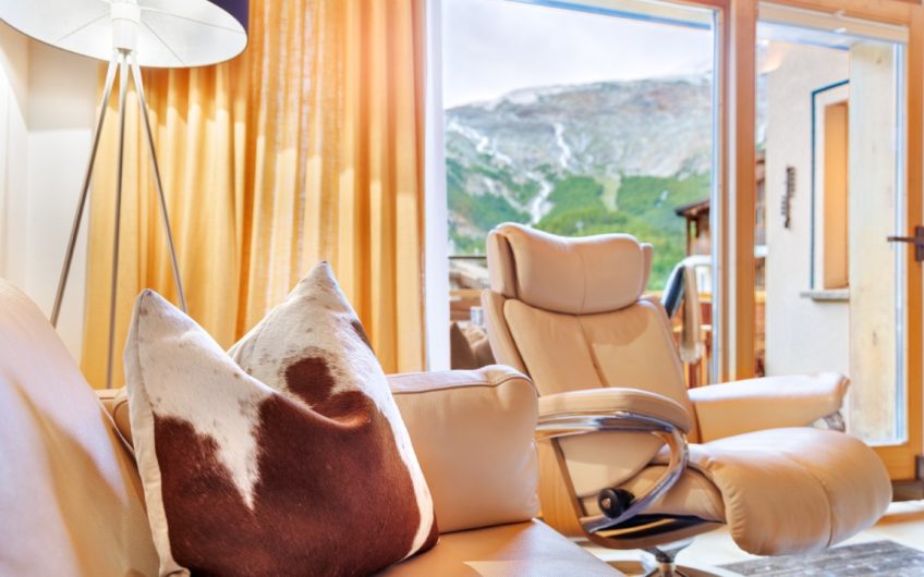 Dominic alpenchic Dachwohnung mit uneingeschränkter Aussicht. Ski-in-Ski-out. Verkauft!